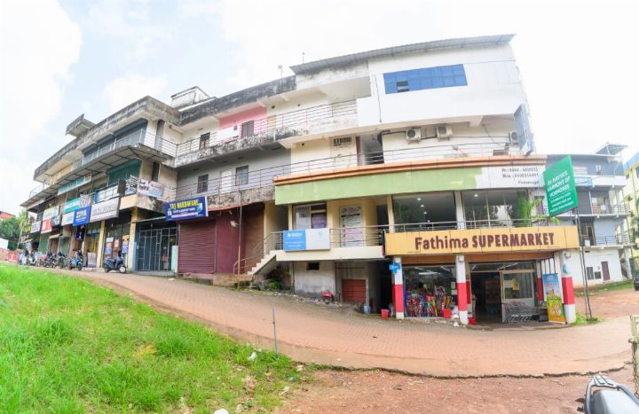 Street view of Dr. Navya’s Harmony of Hormones clinic at Padamugal, Kochi